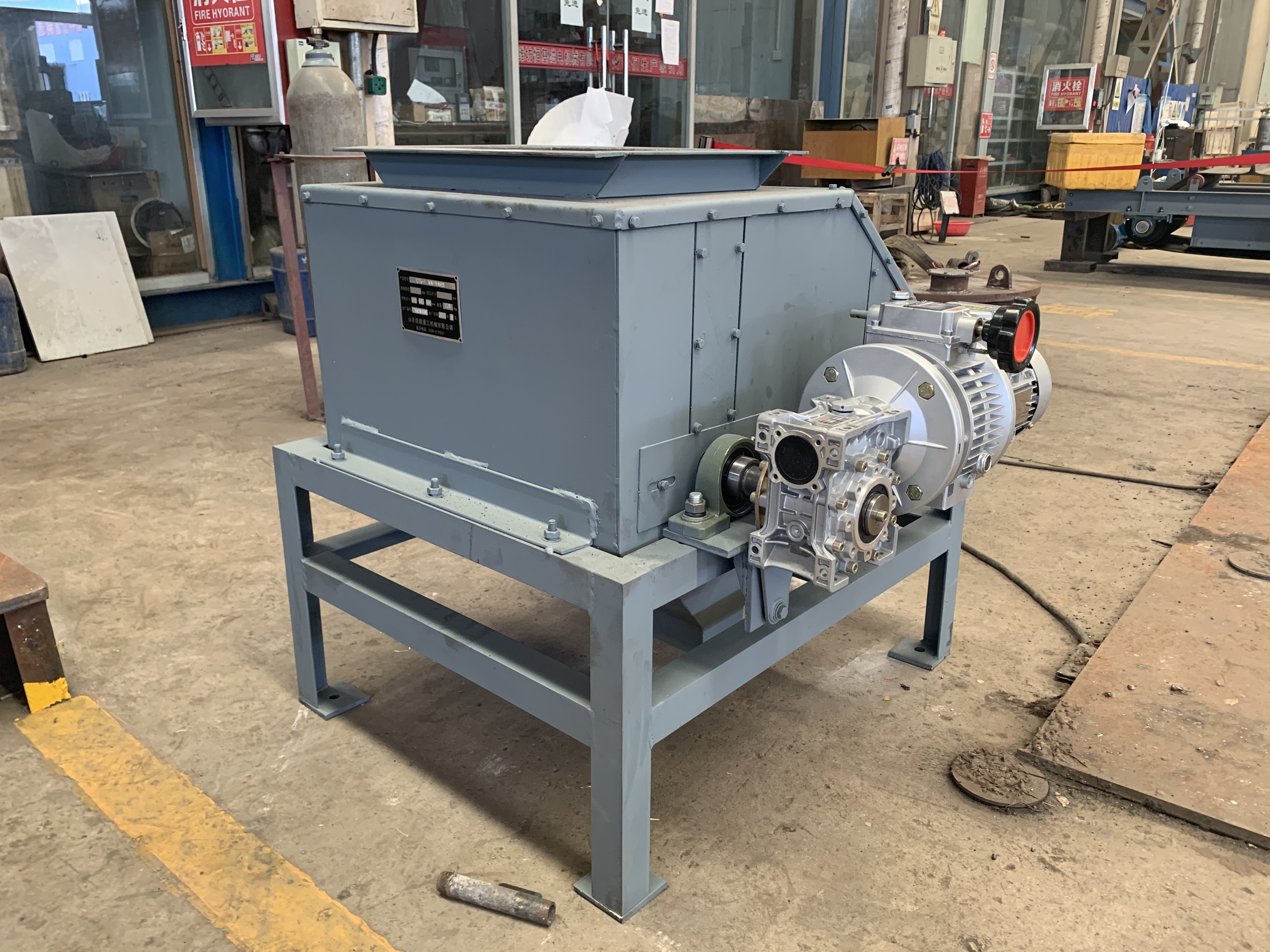 強(qiáng)磁干式磁選機(jī) 強(qiáng)磁干式磁選機(jī)